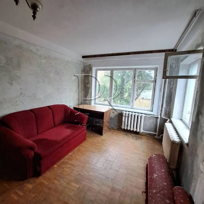 Продаж 2к квартири. Воскресенка. Микитенка 15.
