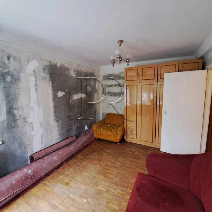 Продаж 2к квартири. Воскресенка. Микитенка 15.