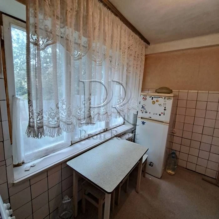 Продаж 2к квартири. Воскресенка. Микитенка 15.