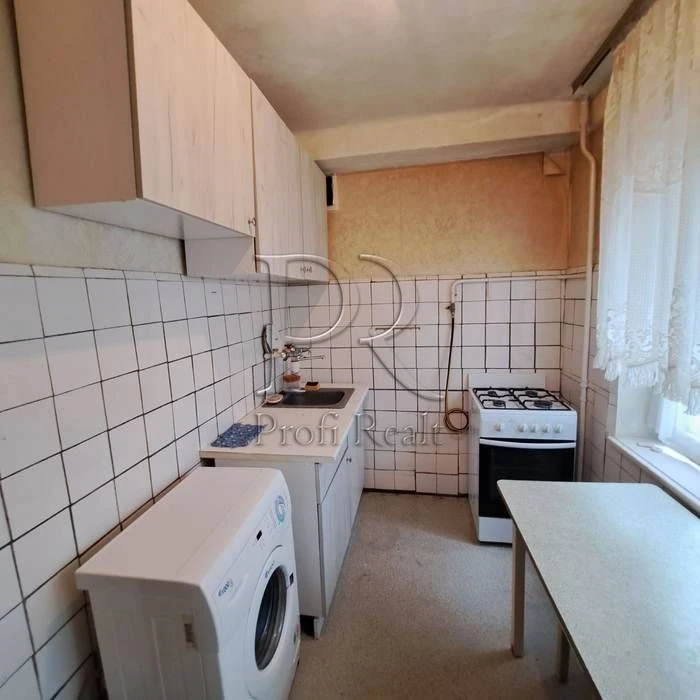 Продаж 2к квартири. Воскресенка. Микитенка 15.