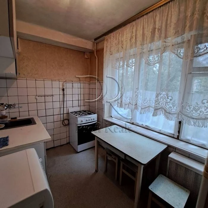 Продаж 2к квартири. Воскресенка. Микитенка 15.