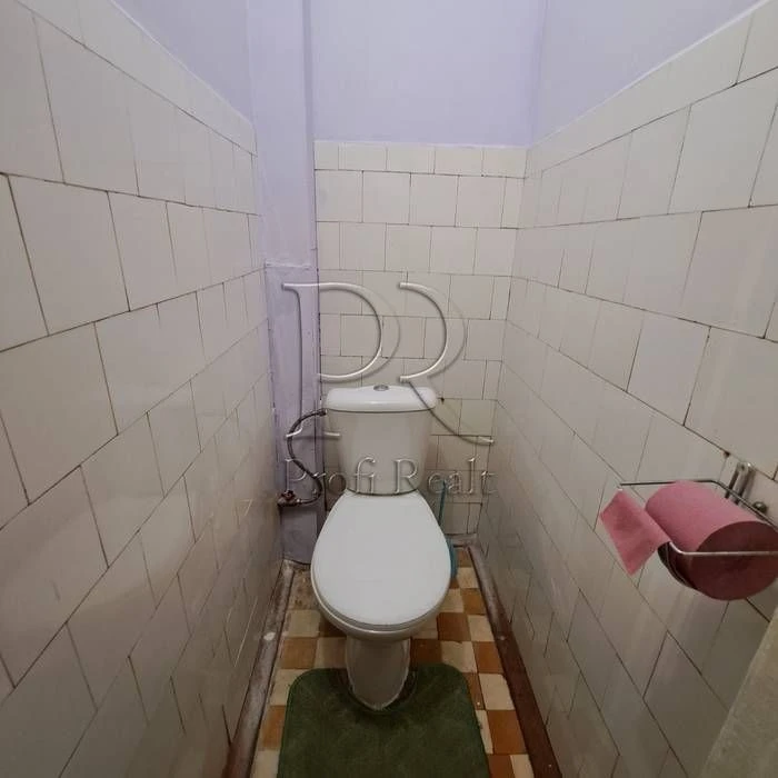 Продаж 2к квартири. Воскресенка. Микитенка 15.