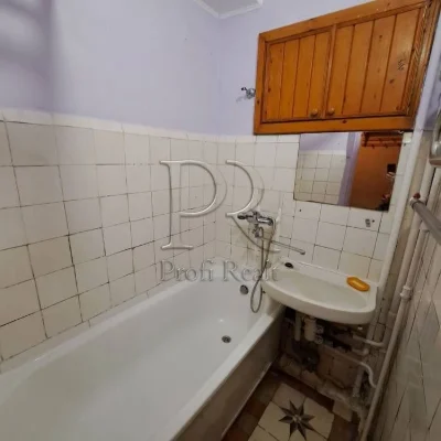 Продаж 2к квартири. Воскресенка. Микитенка 15.