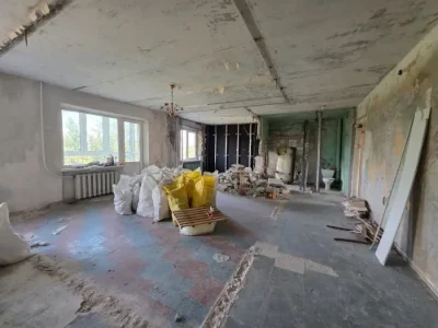Продаж 3 кімнатної квартири 12 квартал, середній поверх