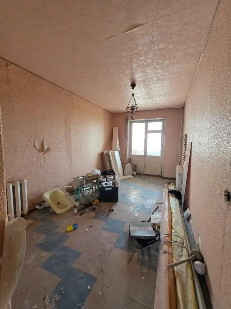 Продаж 3 кімнатної квартири 12 квартал, середній поверх