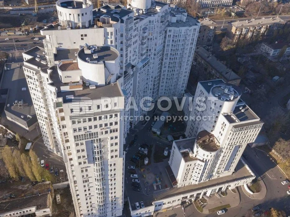 Apartment for sale Mikhnovskogo 14/16