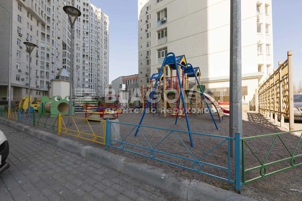 Apartment for sale Mikhnovskogo 14/16