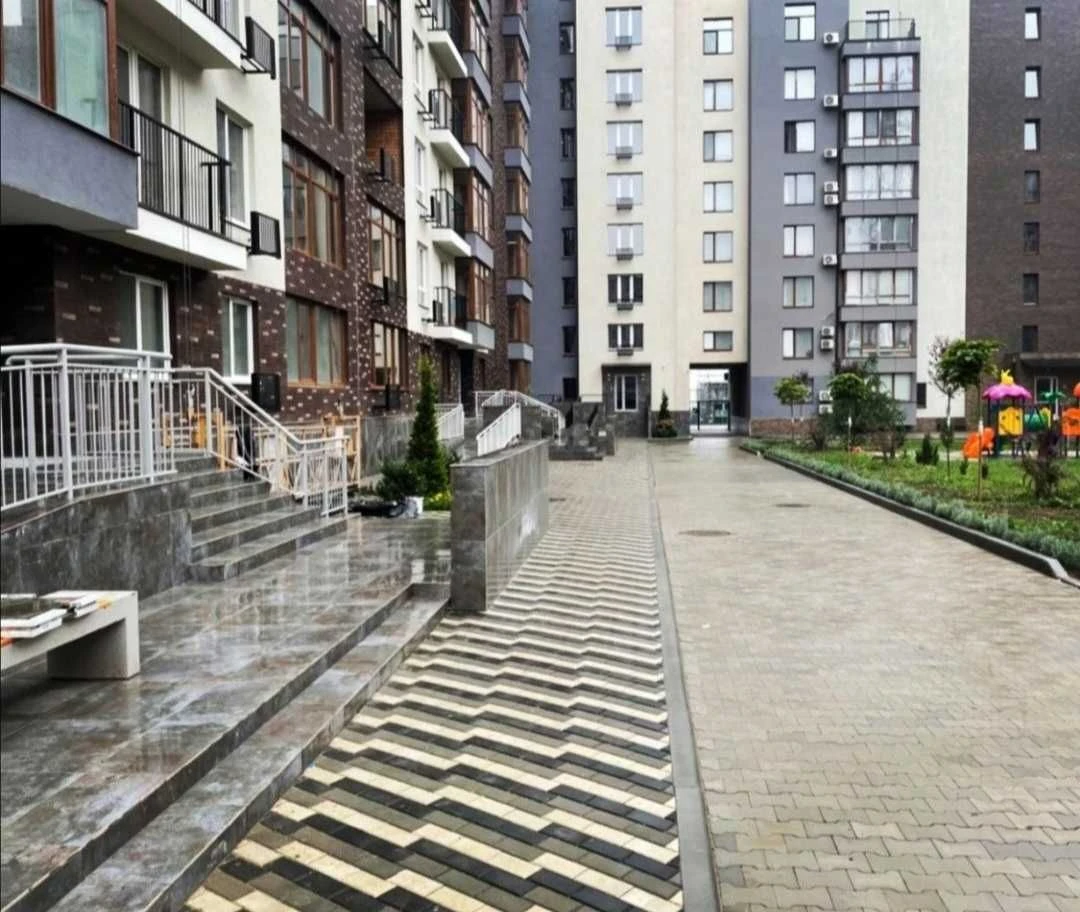 Срочно! Такие цены не найти! Продаю 2-комнатную квартиру, недалеко от моря.