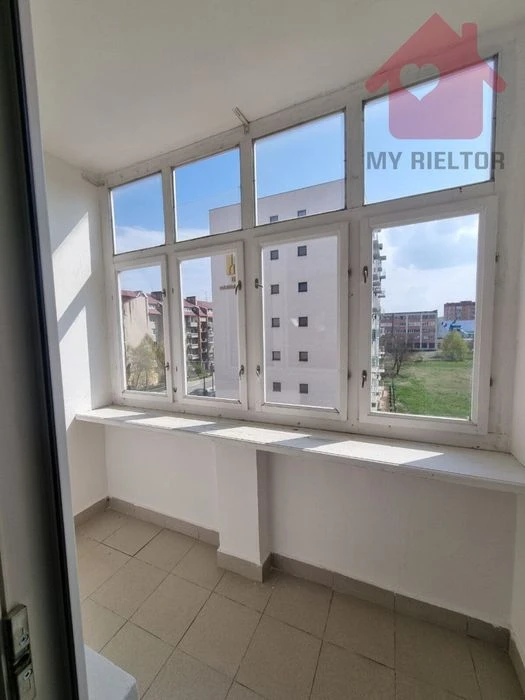 Продаж чотирикімнатної квартири по вул.Володимирська.