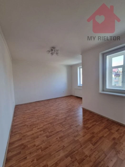 Продаж чотирикімнатної квартири по вул.Володимирська.