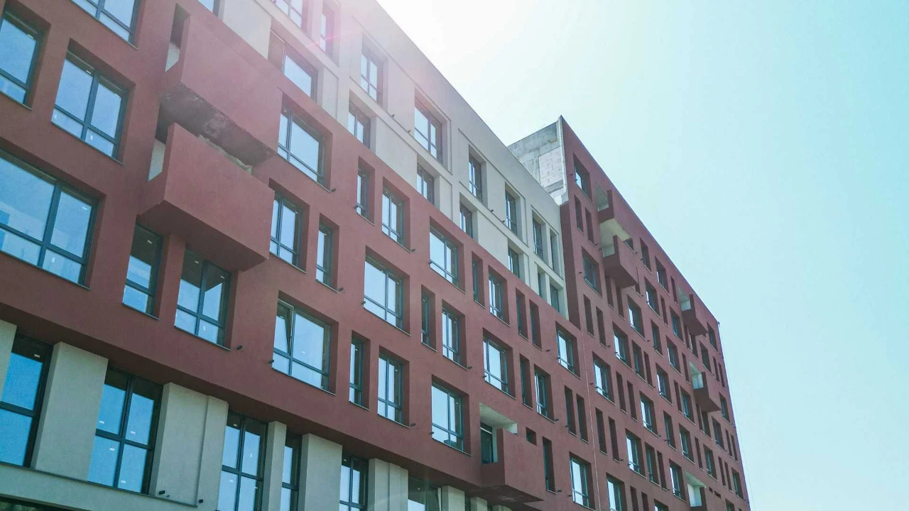 Простора 1-кімнатна квартира 52.66 м² з великою кухнею-вітал