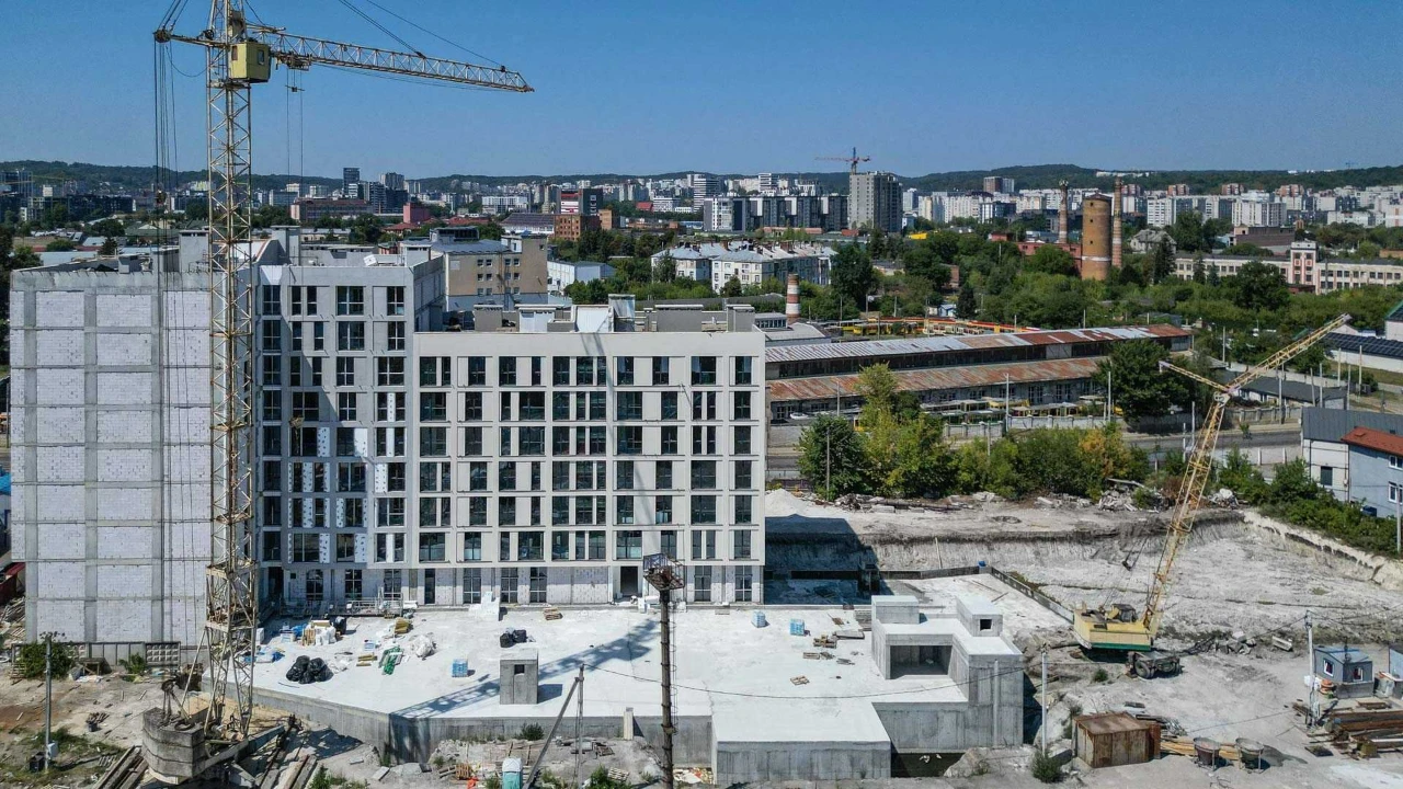 Простора 1-кімнатна квартира 52.66 м² з великою кухнею-вітал