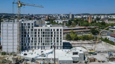 Простора 1-кімнатна квартира 52.66 м² з великою кухнею-вітал