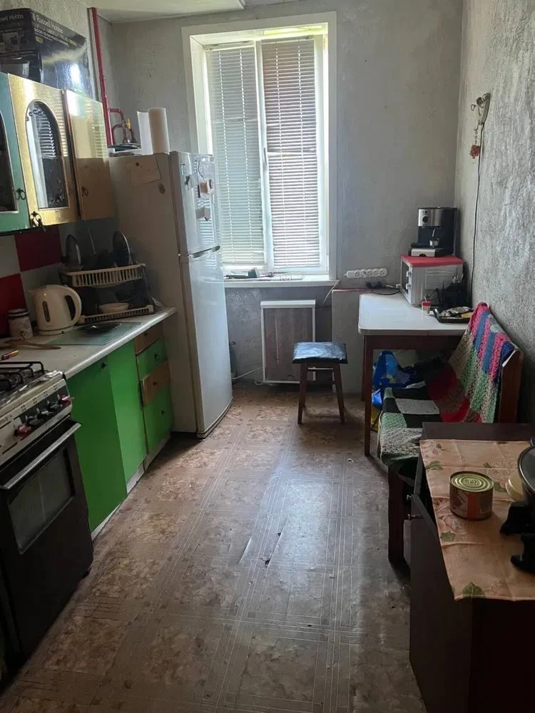 Продам 1 ком. полнометражную квартиру (Сталинка)в центре, пр