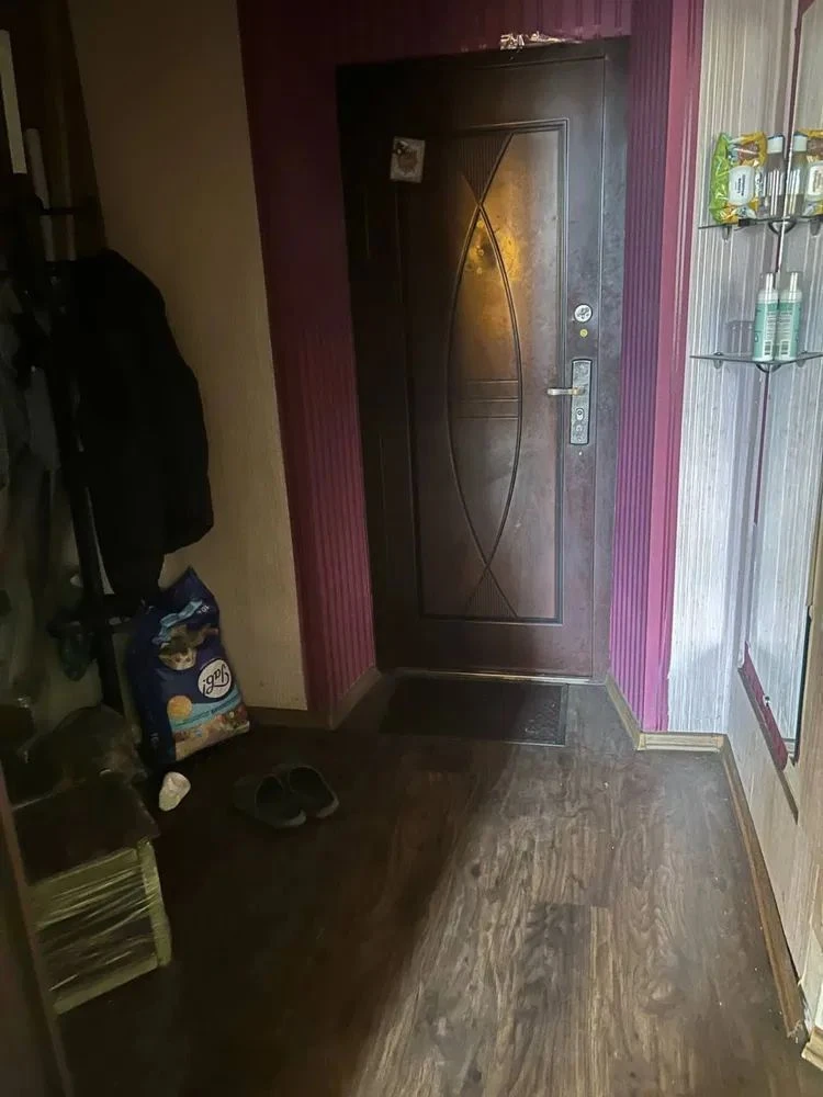 Продам 1 ком. полнометражную квартиру (Сталинка)в центре, пр