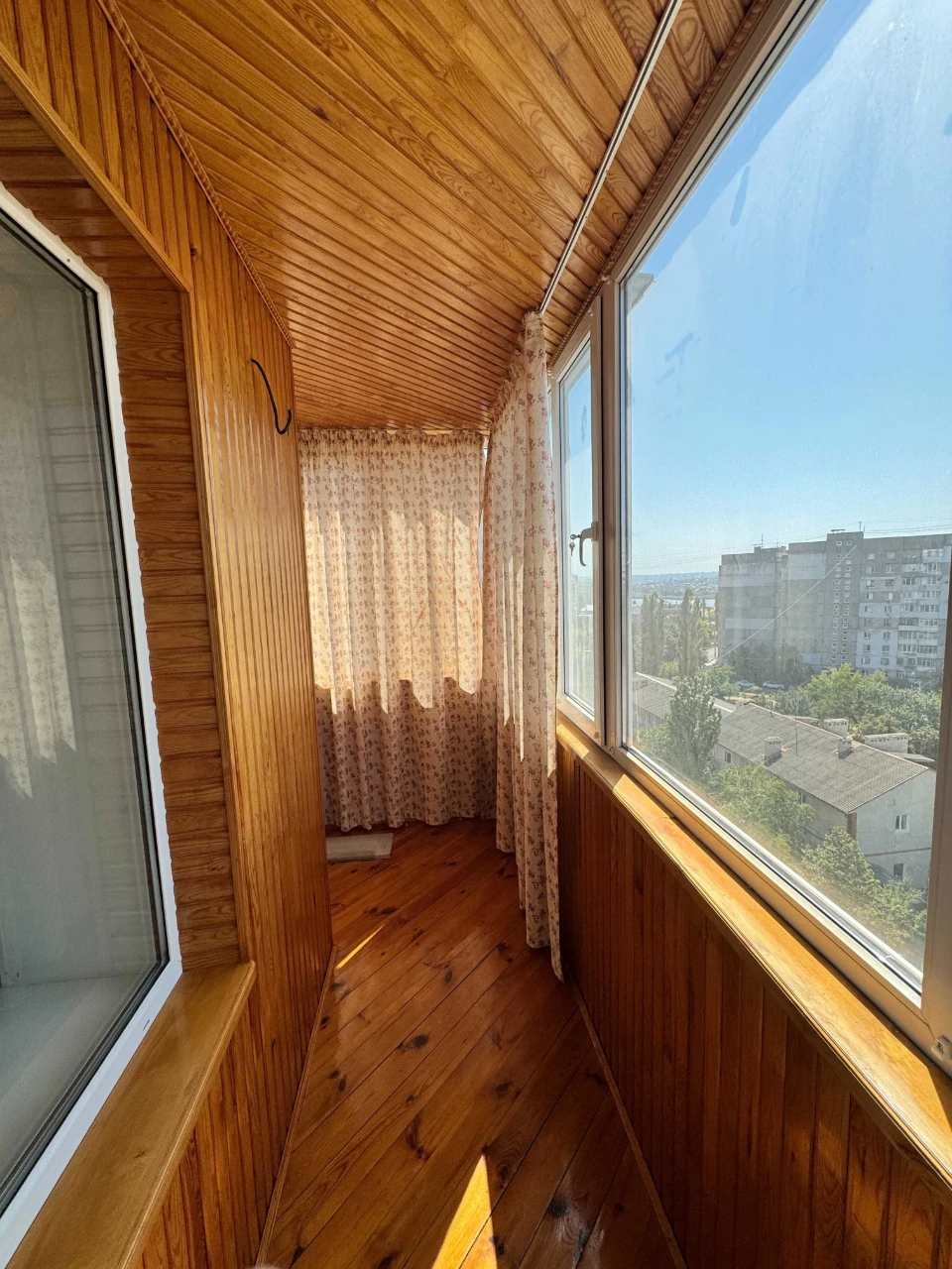Продаж 2-кімнатної крупногабаритної квартири, цегляний будин