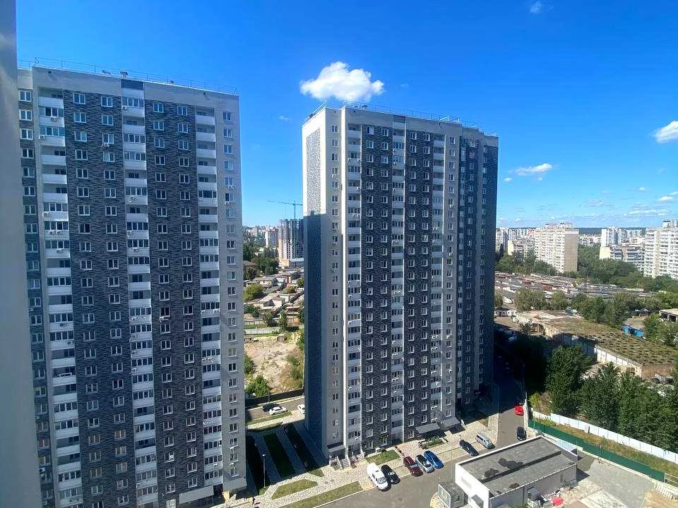 Квартира. Київ, Сім'ї Кульженків вул.