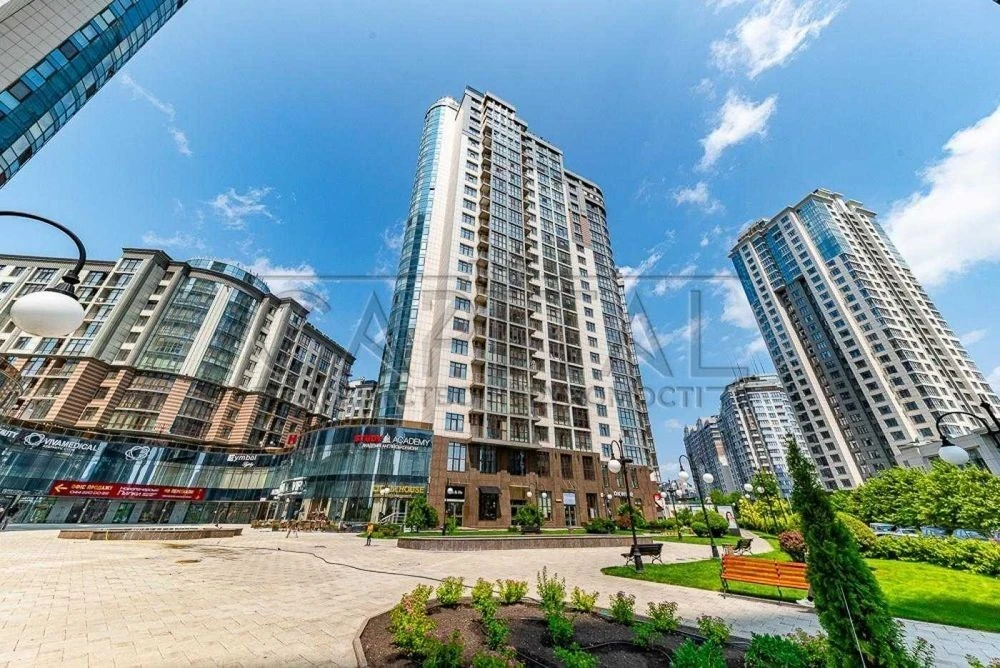 Sale of a unique penthouse in the new row of Novopecherskie Lip
