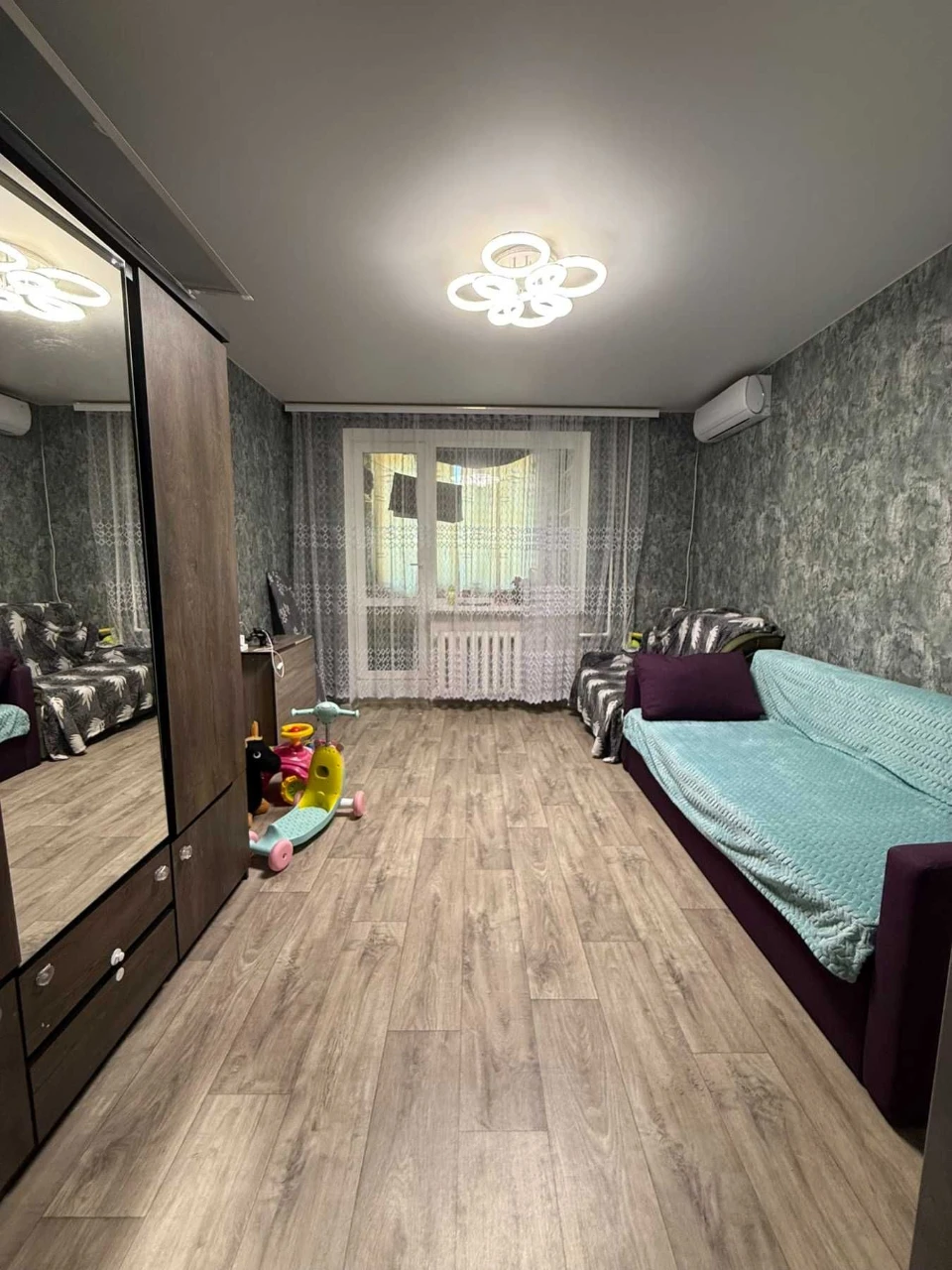 Продам 3 кімнатну квартиру в ЖК Пентагон на Бочарова. Цеглян