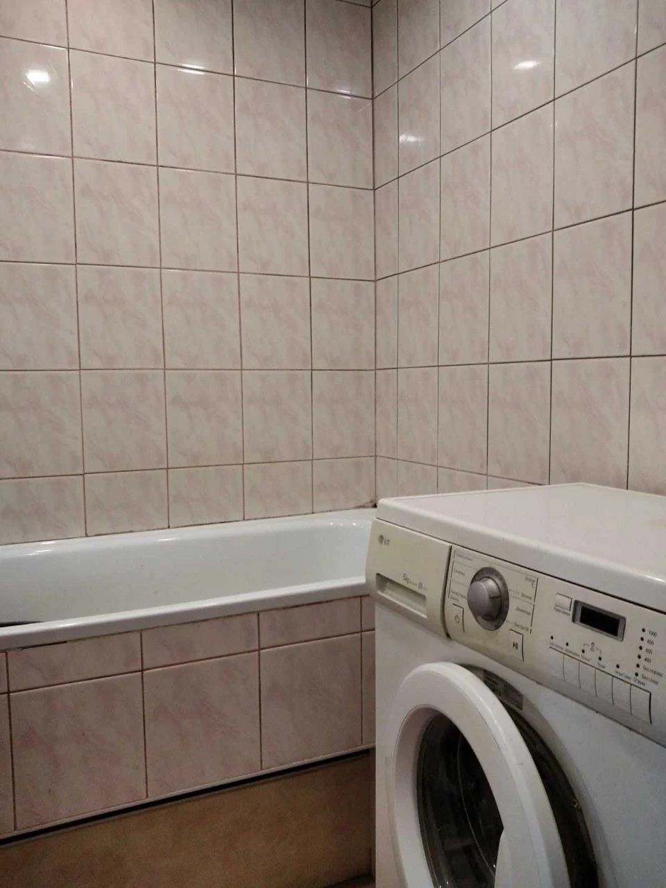 Продам 2 кімнатну квартиру в гарному стані на вул. Сахарова