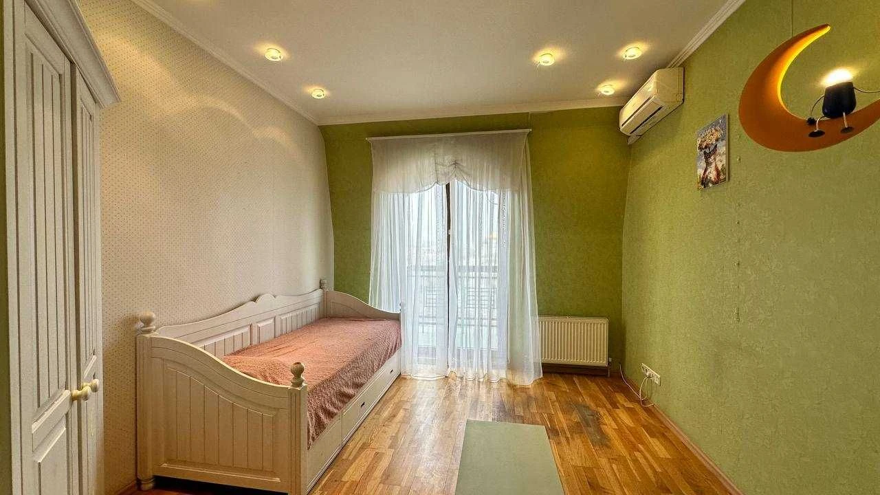 Продам 3 комнатную квартиру в центре города Одессы