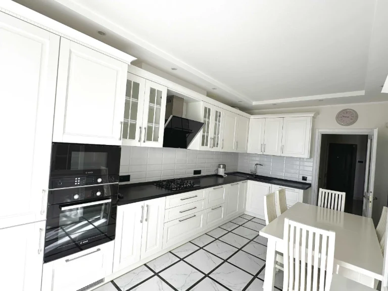 Продаж 3 кімнатної квартири 101 м² Майорівка Стешенка