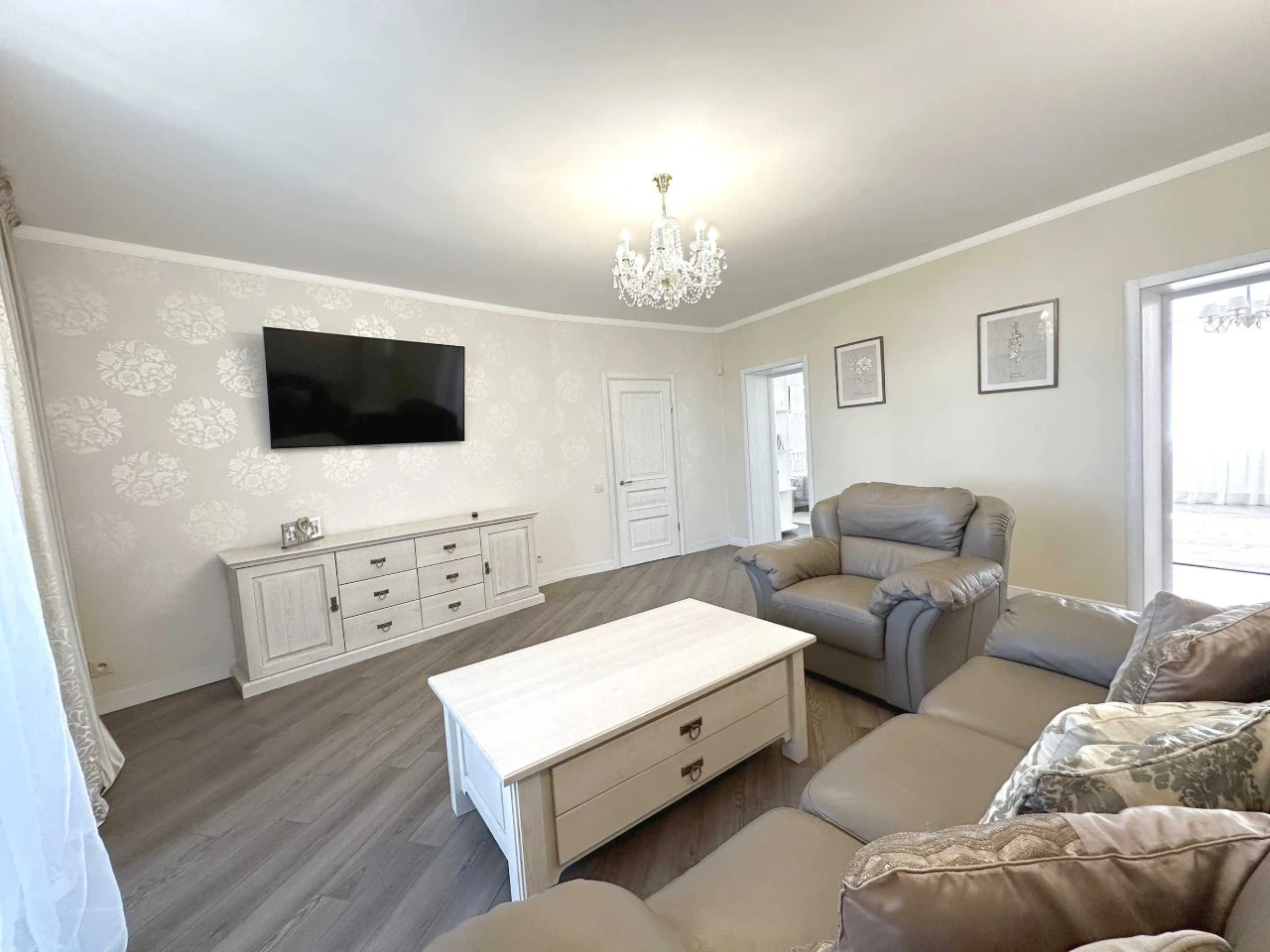 Продаж 3 кімнатної квартири 101 м² Майорівка Стешенка