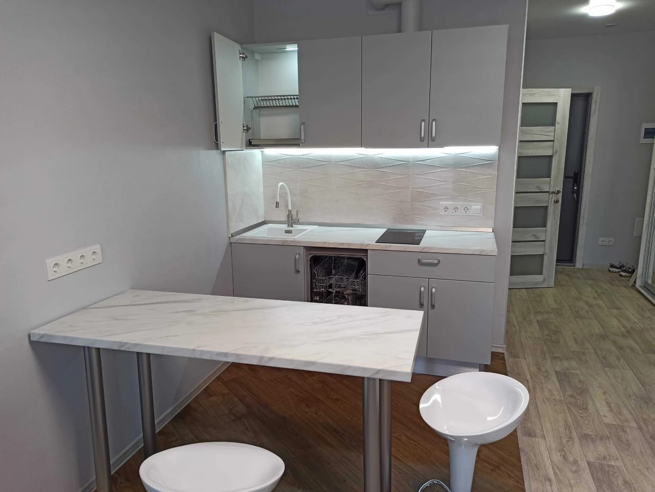 Продаж  1-кімн. кв-ри, 2 поверх, ЖК "Метрополія", м."Вирлиця