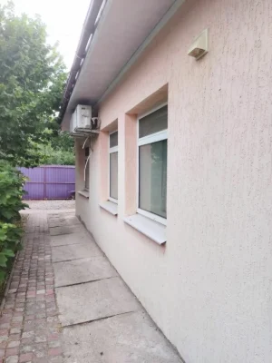Продаж будинку у центрі під бізнес, завжди є світло!  Не аге