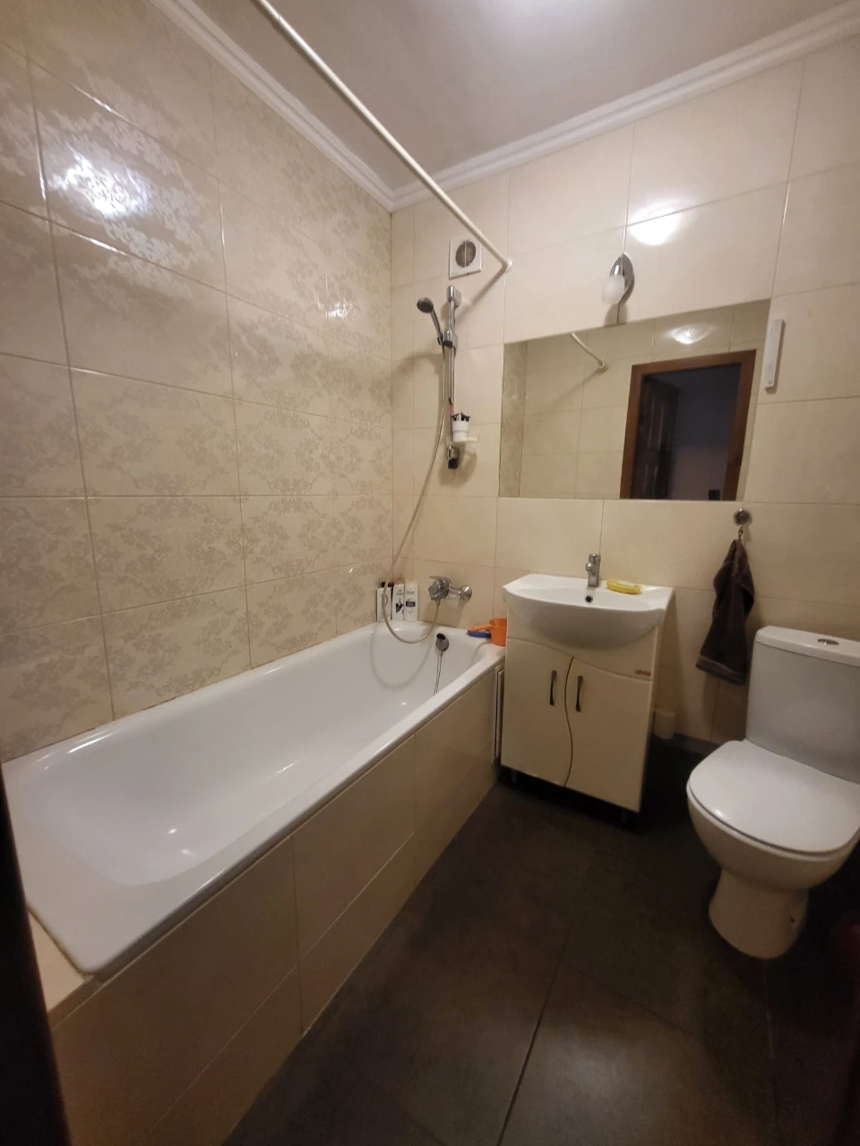 For Sale: 3-Bedroom Apartment on Levandivka, at Svity Lane
