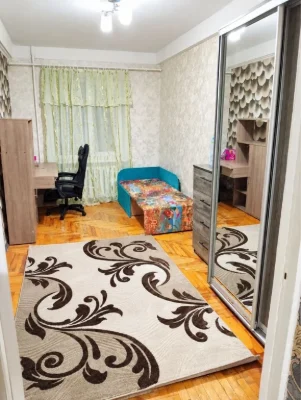 Sale of a 2-bedroom apartment on Dobrovolches'kyi batal'yioniv Street
