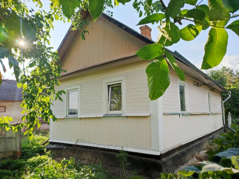 House 23 km from Rivne - 11,500 USD, NEGOTIABLE!!