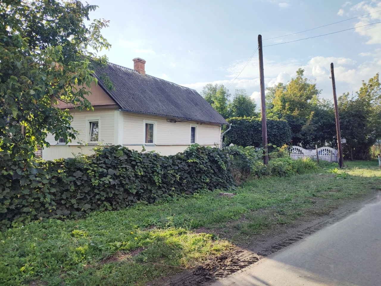 ТБудинок 23 км від міста Рівне - 11500 Дол США, ТОРГ!!