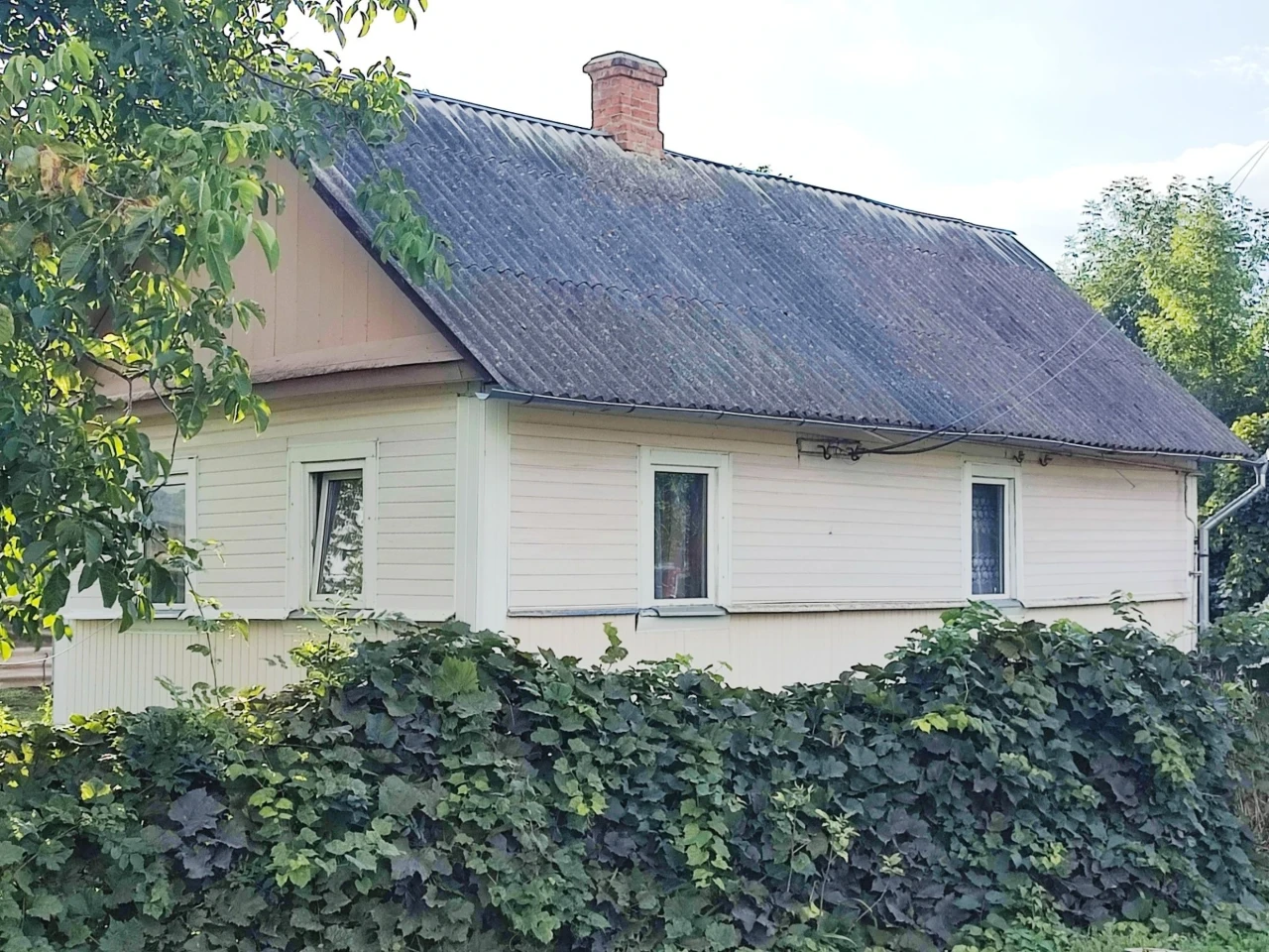 ТБудинок 23 км від міста Рівне - 11500 Дол США, ТОРГ!!