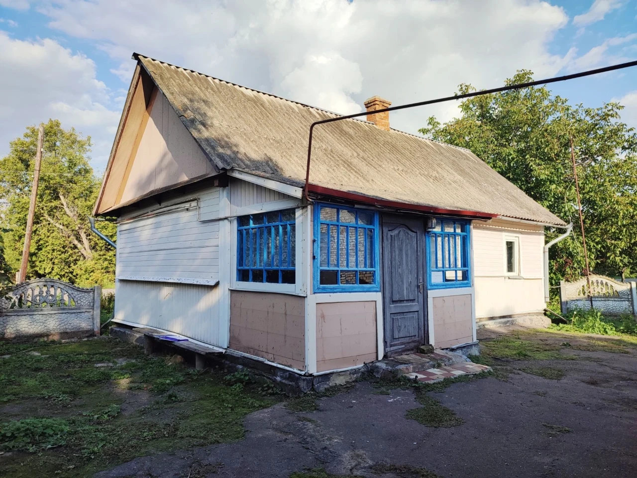ТБудинок 23 км від міста Рівне - 11500 Дол США, ТОРГ!!