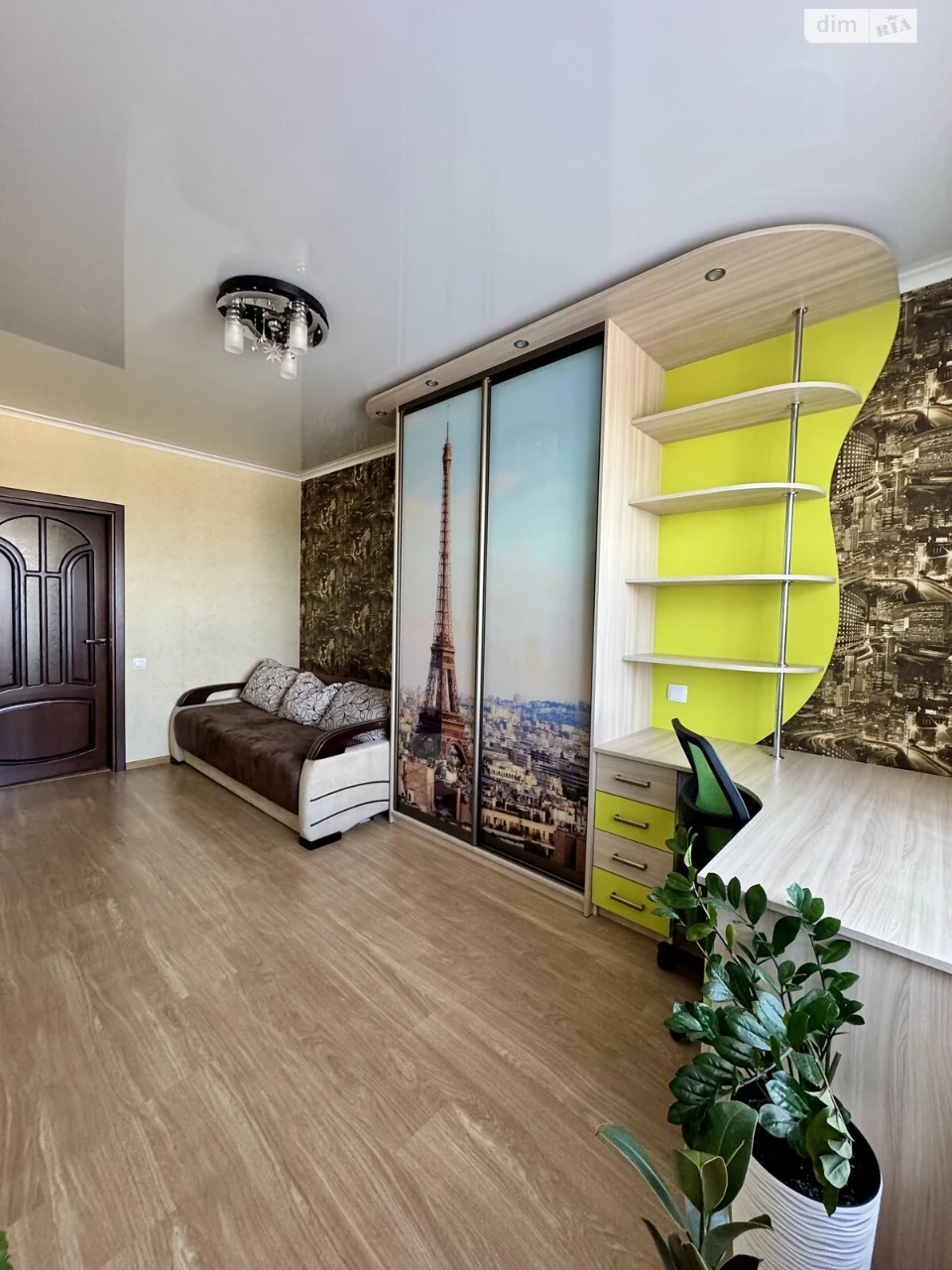 Sale of Apartment, Military Town