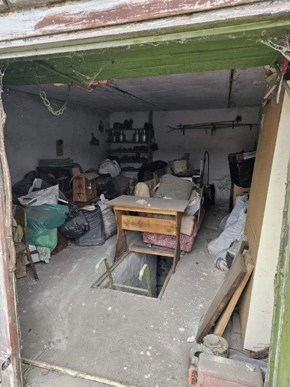 Sale of Garage, Plot 100