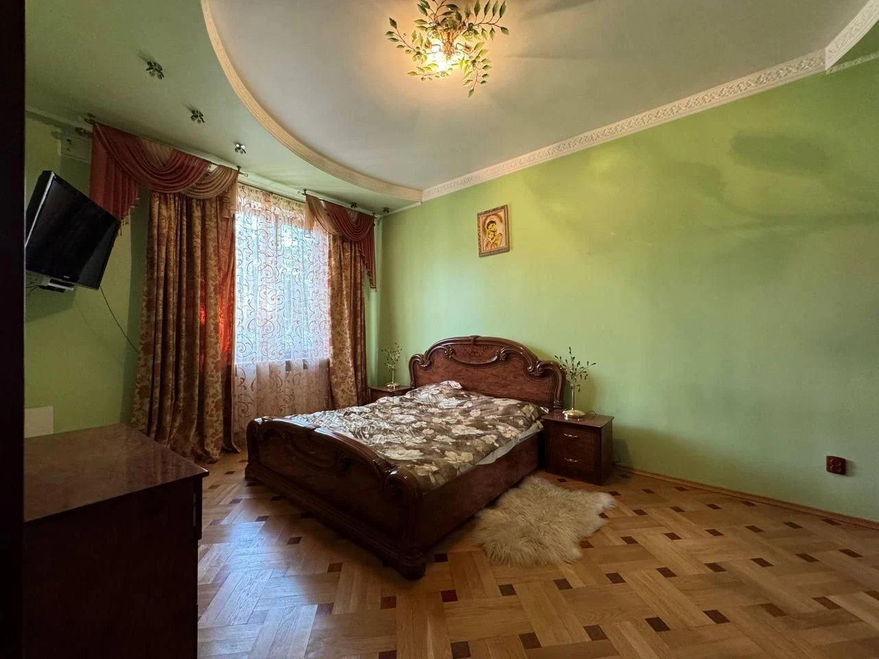 Продаж 3-кімнатна квартира з ремонтом, ближній центр, поруч