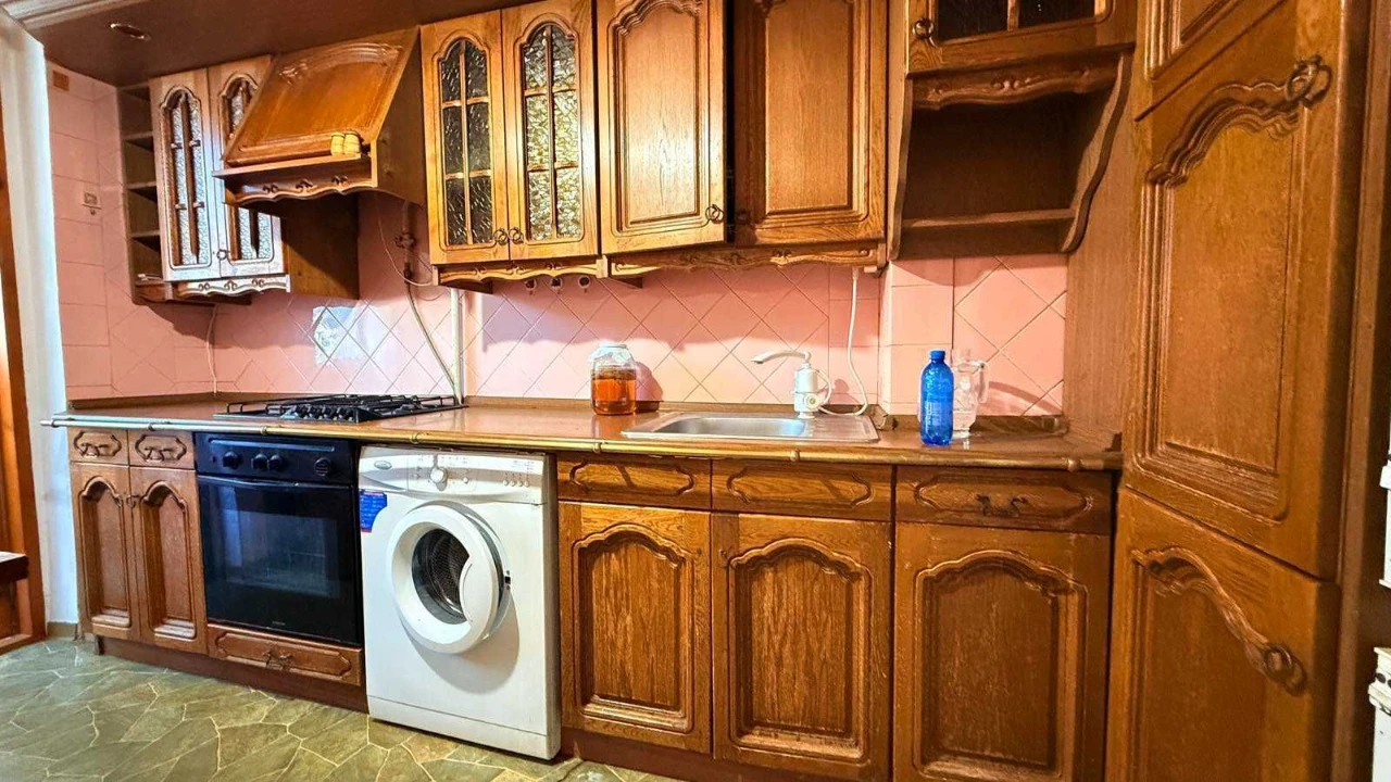 Продам 3-комнатную квартиру Прохоровская/Банный проезд.