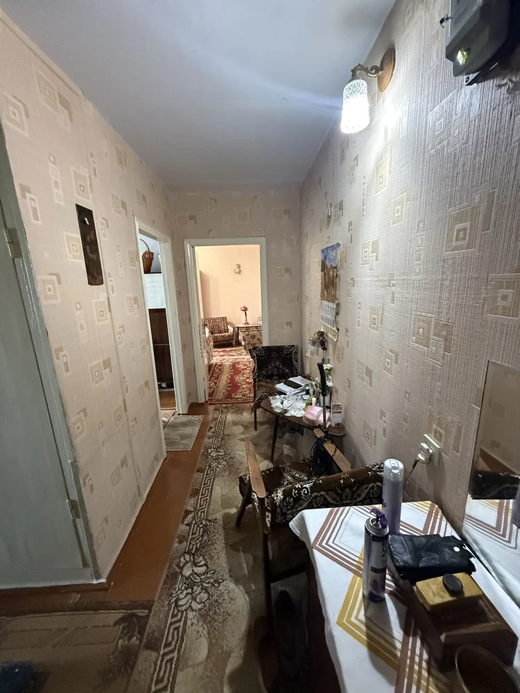 Sale of a 3-room apartment on Bohoyavlensky Avenue, 4th floor