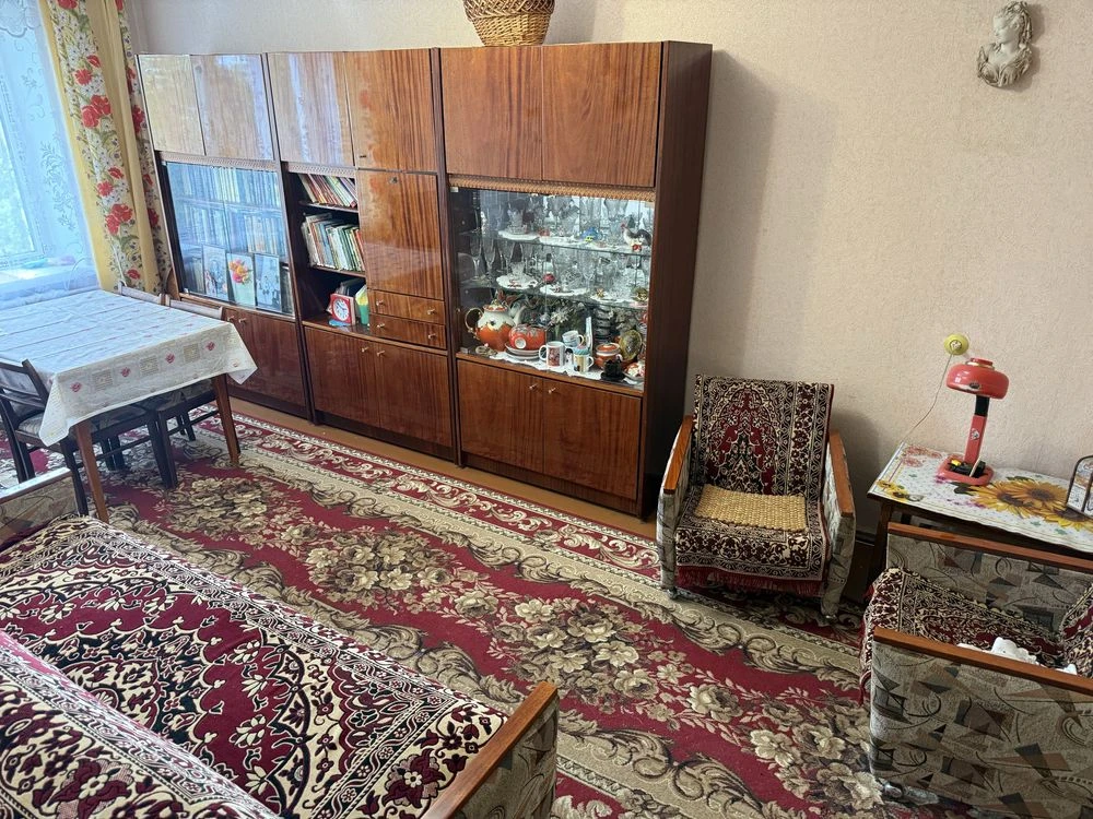 Sale of a 3-room apartment on Bohoyavlensky Avenue, 4th floor