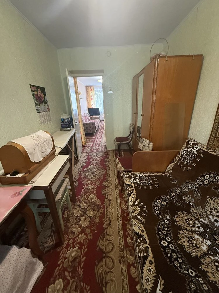Sale of a 3-room apartment on Bohoyavlensky Avenue, 4th floor