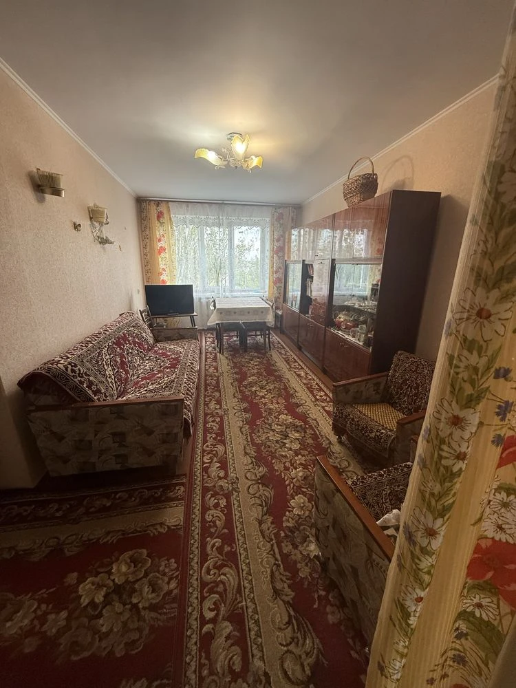Sale of a 3-room apartment on Bohoyavlensky Avenue, 4th floor