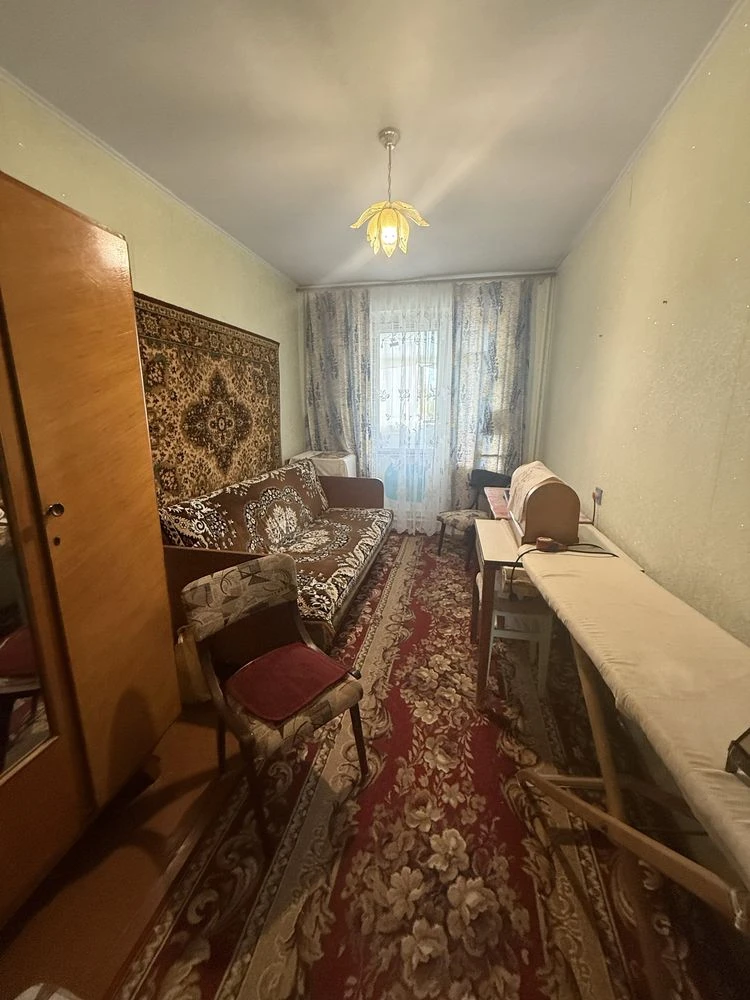 Sale of a 3-room apartment on Bohoyavlensky Avenue, 4th floor