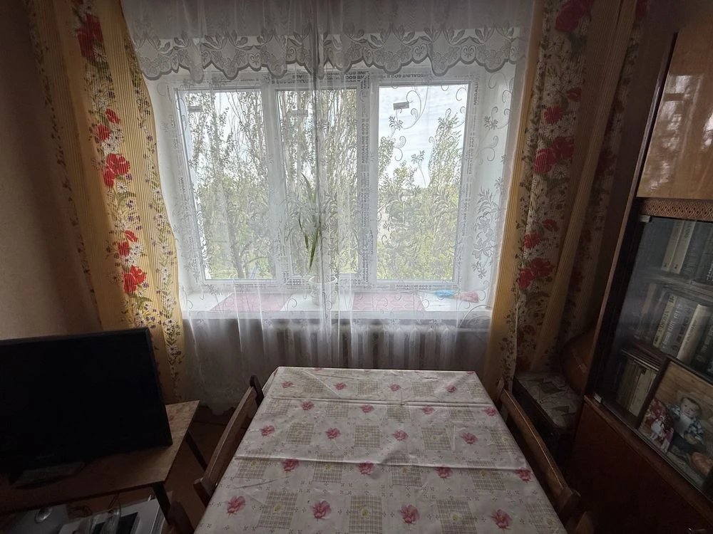 Sale of a 3-room apartment on Bohoyavlensky Avenue, 4th floor