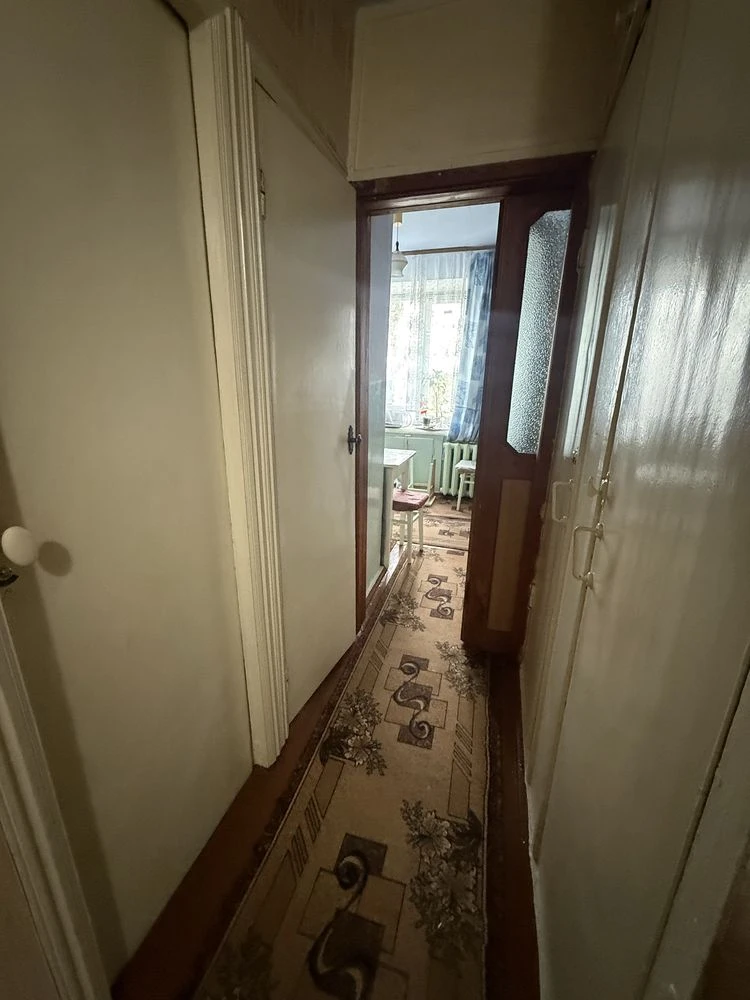Sale of a 3-room apartment on Bohoyavlensky Avenue, 4th floor