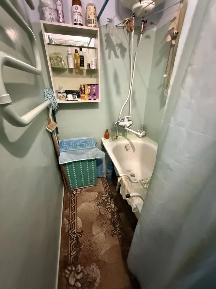 Sale of a 3-room apartment on Bohoyavlensky Avenue, 4th floor