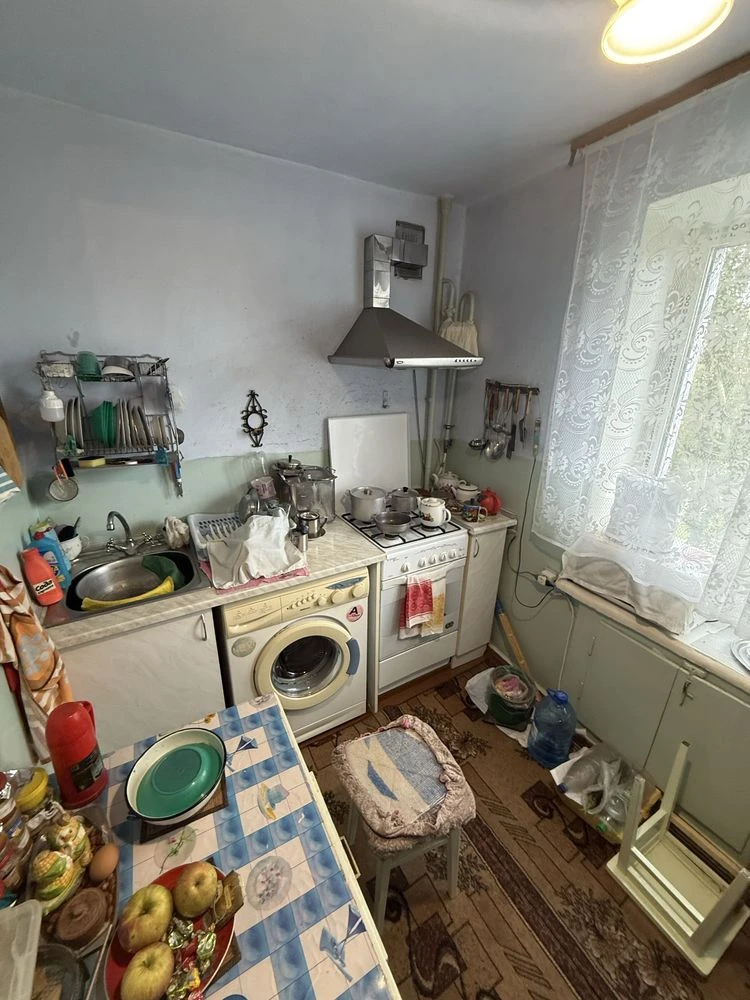 Sale of a 3-room apartment on Bohoyavlensky Avenue, 4th floor