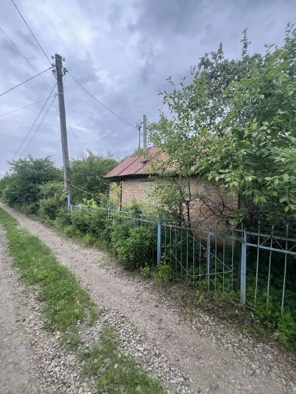 For Sale: Plot in Pisechky