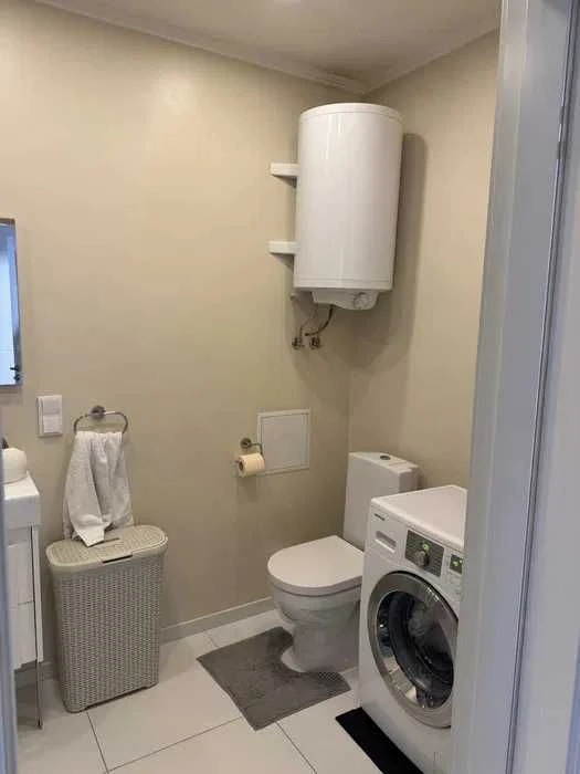 продам 2 кімнатну квартиру